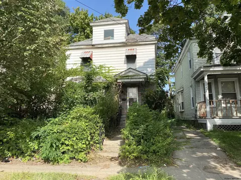 719 Mcclellan St, Schenectady, NY 12304 photo 1