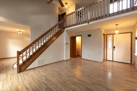 14 Sandhurst Dr, Slingerlands, NY 12159 photo 6
