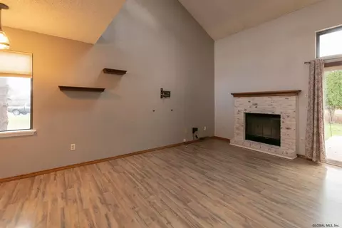 14 Sandhurst Dr, Slingerlands, NY 12159 photo 8