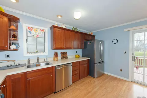 46 Cooks Ct, Waterford, NY 12188 photo 13