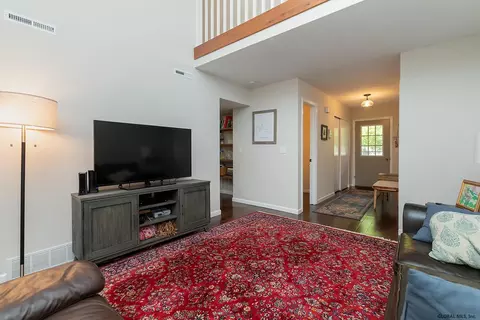 26 Commonwealth Dr, Glenmont, NY 12077 photo 11