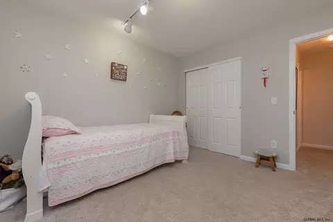26 Commonwealth Dr, Glenmont, NY 12077 photo 39