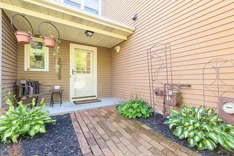 26 Commonwealth Dr, Glenmont, NY 12077 photo 4