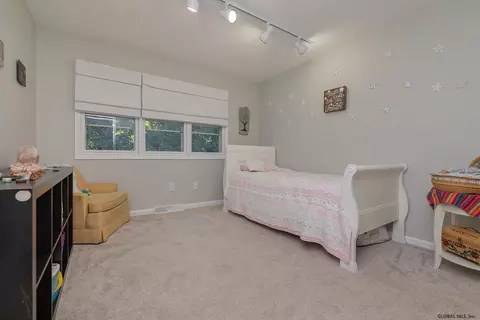 26 Commonwealth Dr, Glenmont, NY 12077 photo 36