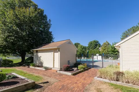 26 Commonwealth Dr, Glenmont, NY 12077 photo 57