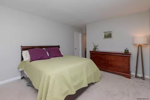 26 Commonwealth Dr, Glenmont, NY 12077 photo 31