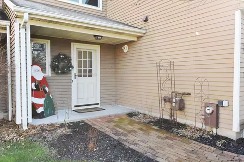 26 Commonwealth Dr, Glenmont, NY 12077 photo 3
