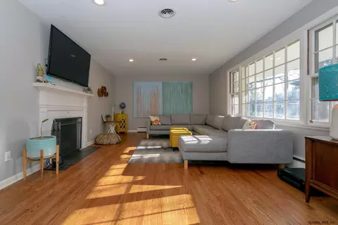 17 Clarkson Rd, Delmar, NY 12054 photo 5