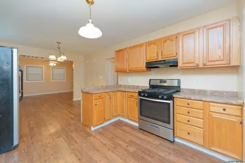 27 Brown St, Schenectady, NY 12304 photo 7