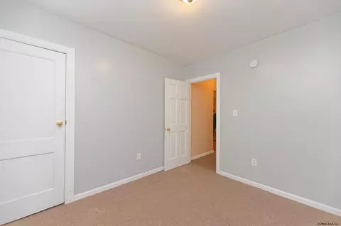 27 Brown St, Schenectady, NY 12304 photo 12