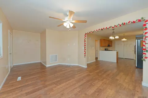 27 Brown St, Schenectady, NY 12304 photo 5