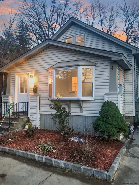 27 Brown St, Schenectady, NY 12304 photo 1