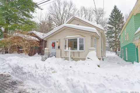 27 Brown St, Schenectady, NY 12304 photo 2