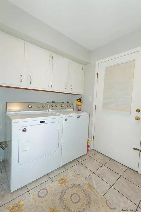 831 Ashmore Ave, Schenectady, NY 12309 photo 11