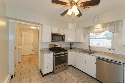 831 Ashmore Ave, Schenectady, NY 12309 photo 8
