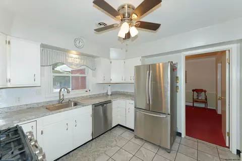 831 Ashmore Ave, Schenectady, NY 12309 photo 9