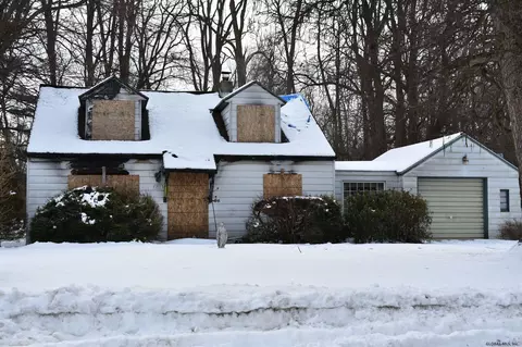 1013 Outer Dr, Schenectady, NY 12303 photo 1