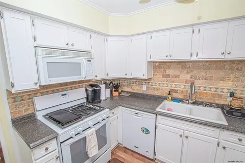 1024 Inner Dr, Schenectady, NY 12303 photo 6