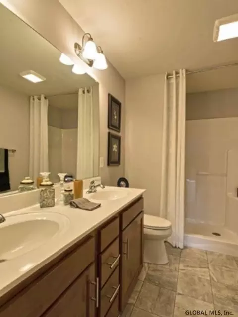 1102 Grayson Pl, Schenectady, NY 12302 photo 4