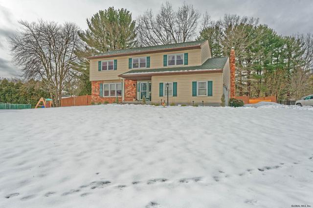 217 Vincenza La Schenectady Ny 12303 53 Photos Mls 202111038 Movoto