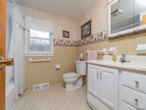 23 Montclair Dr, Schenectady, NY 12302 photo 19