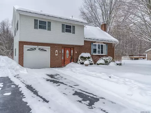 23 Montclair Dr, Schenectady, NY 12302 photo 5