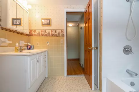 23 Montclair Dr, Schenectady, NY 12302 photo 20