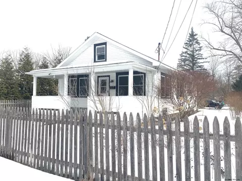 3 Gardner Ter, Delmar, NY 12054 photo 2