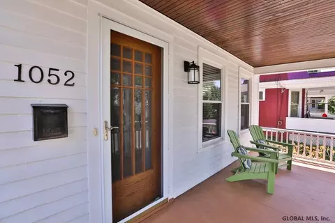 1052 Keyes Ave, Schenectady, NY 12309 photo 2