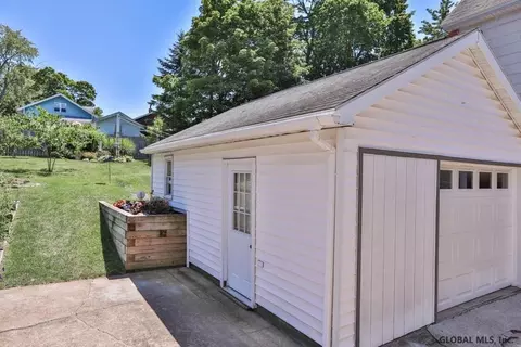 1052 Keyes Ave, Schenectady, NY 12309 photo 31
