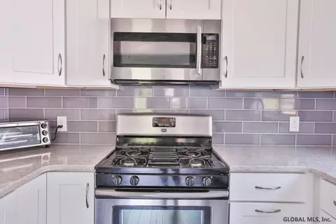1052 Keyes Ave, Schenectady, NY 12309 photo 13