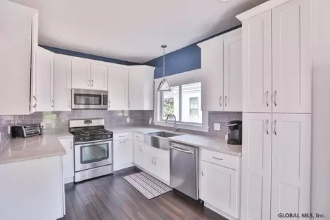 1052 Keyes Ave, Schenectady, NY 12309 photo 11
