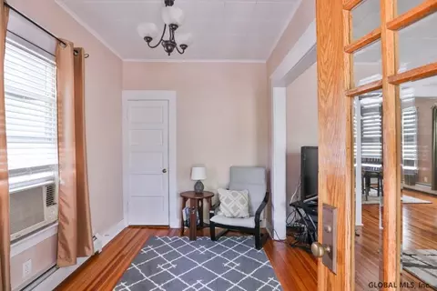 1052 Keyes Ave, Schenectady, NY 12309 photo 3
