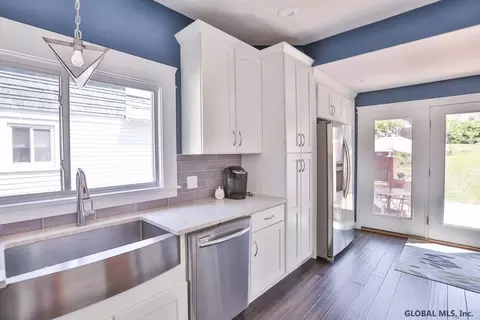 1052 Keyes Ave, Schenectady, NY 12309 photo 17