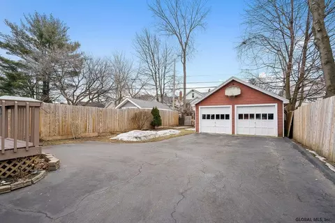 1128 Keyes Ave, Schenectady, NY 12309 photo 4