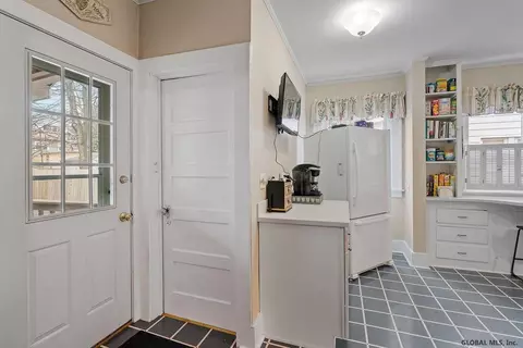 1128 Keyes Ave, Schenectady, NY 12309 photo 14