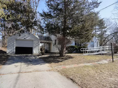 2139 Watt St, Schenectady, NY 12304 photo 4