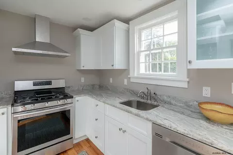 399 Elsmere Ave, Delmar, NY 12054 photo 2
