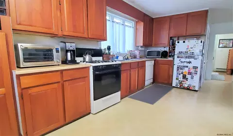 2079 Plum St, Schenectady, NY 12309 photo 15