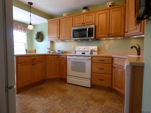 710 Curry Rd, Schenectady, NY 12306 photo 4