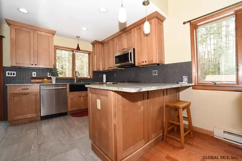 29 Surrey Rd, Corinth, NY 12822 photo 9