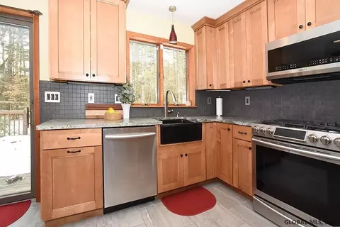 29 Surrey Rd, Corinth, NY 12822 photo 10