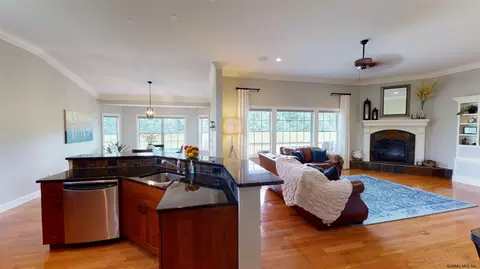 76 Sheldon Dr, Halfmoon, NY 12118 photo 4