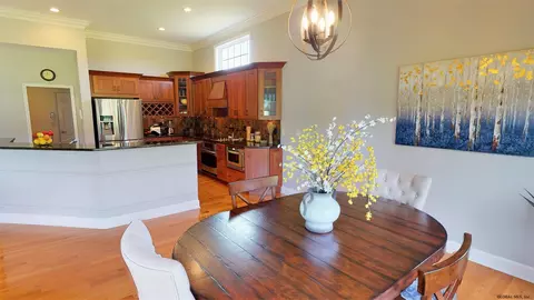 76 Sheldon Dr, Halfmoon, NY 12118 photo 8