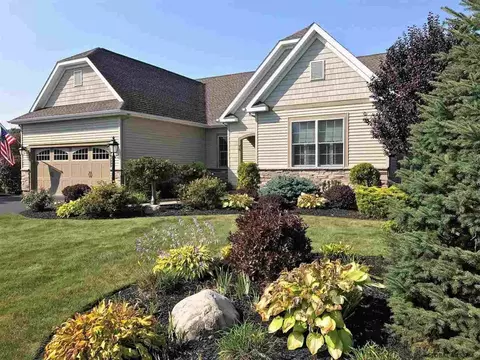 76 Sheldon Dr, Halfmoon, NY 12118 photo 1
