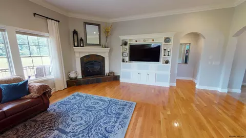 76 Sheldon Dr, Halfmoon, NY 12118 photo 3