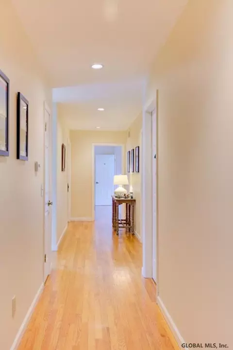 971 Gloucester Pl, Schenectady, NY 12309 photo 35