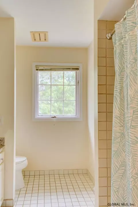 971 Gloucester Pl, Schenectady, NY 12309 photo 37