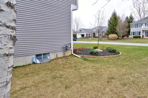 308 Danielle Dr, Schenectady, NY 12303 photo 14