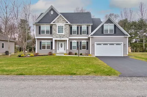 308 Danielle Dr, Schenectady, NY 12303 photo 4